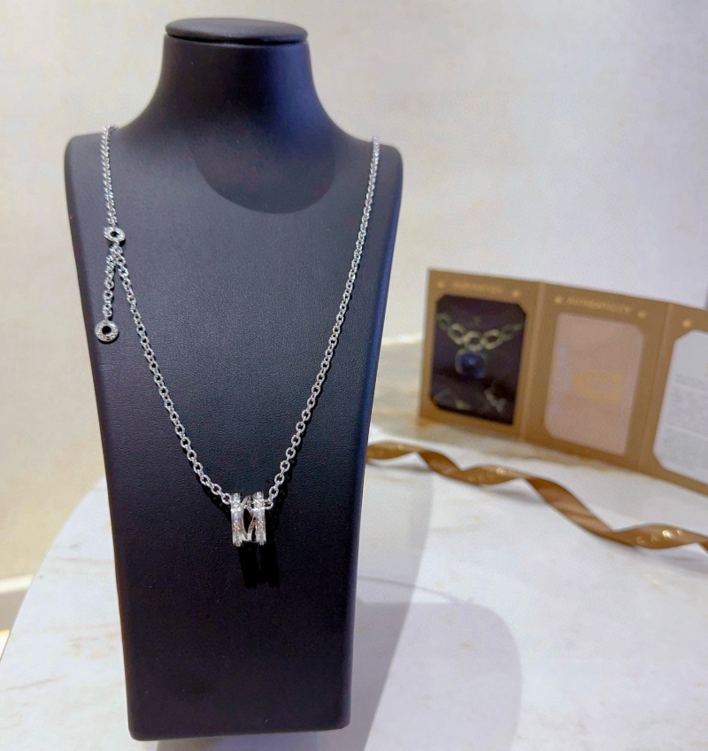 Bv1g*ai necklaces